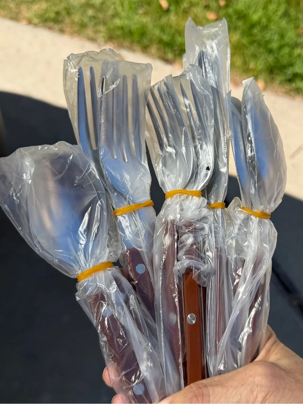 ANNOVA NWT 10pc Stainless Steel silverware set -silver/brown - Picture 9 of 10